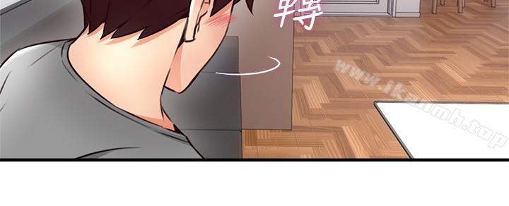 《鄰居人妻》漫画 第17話-老婆害羞的掀起裙子