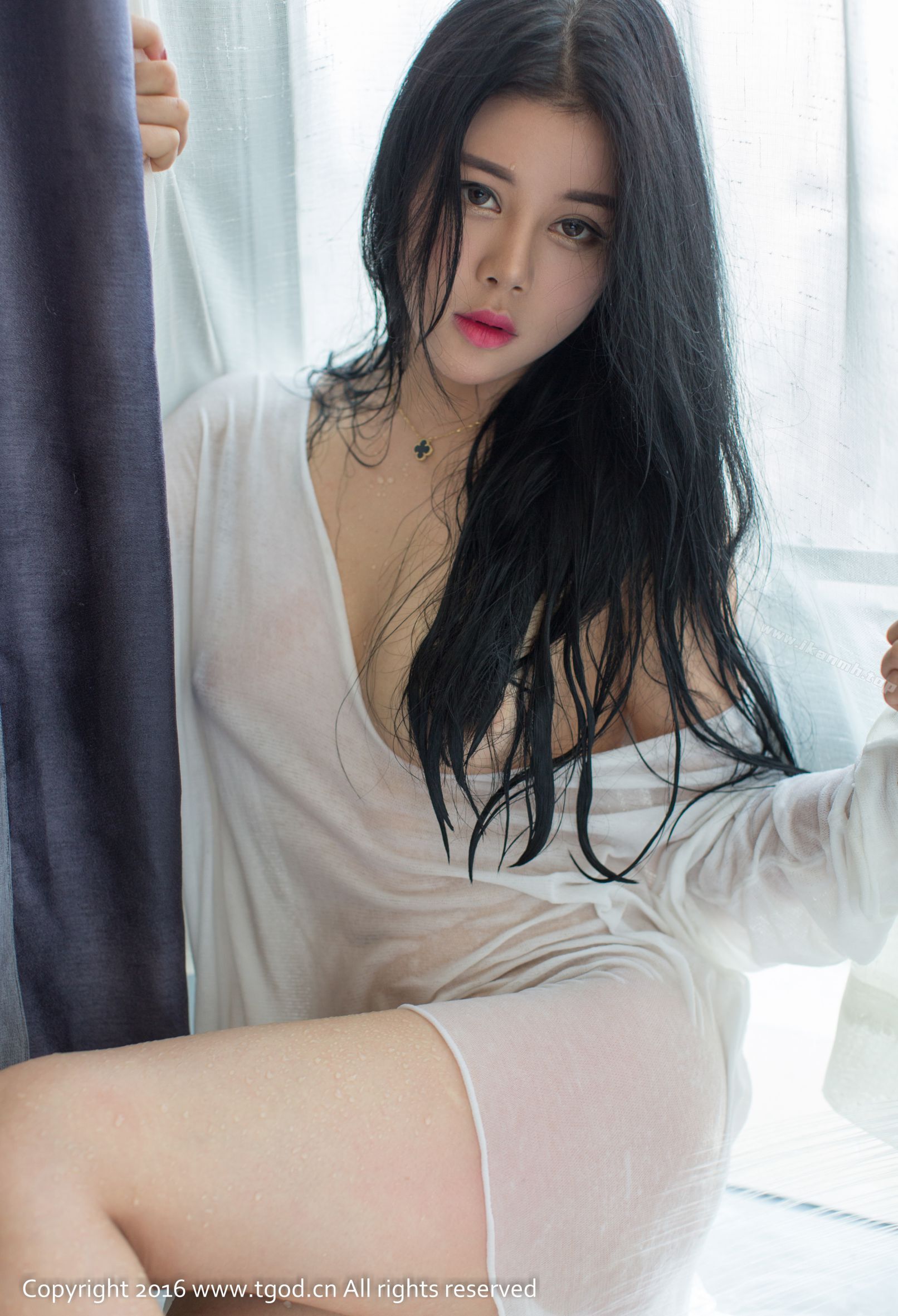 《性感写真（真人集）》漫画 清新小主叶佳颐，半透明湿身照；漂亮乳晕一晃，曼妙身段难忘却