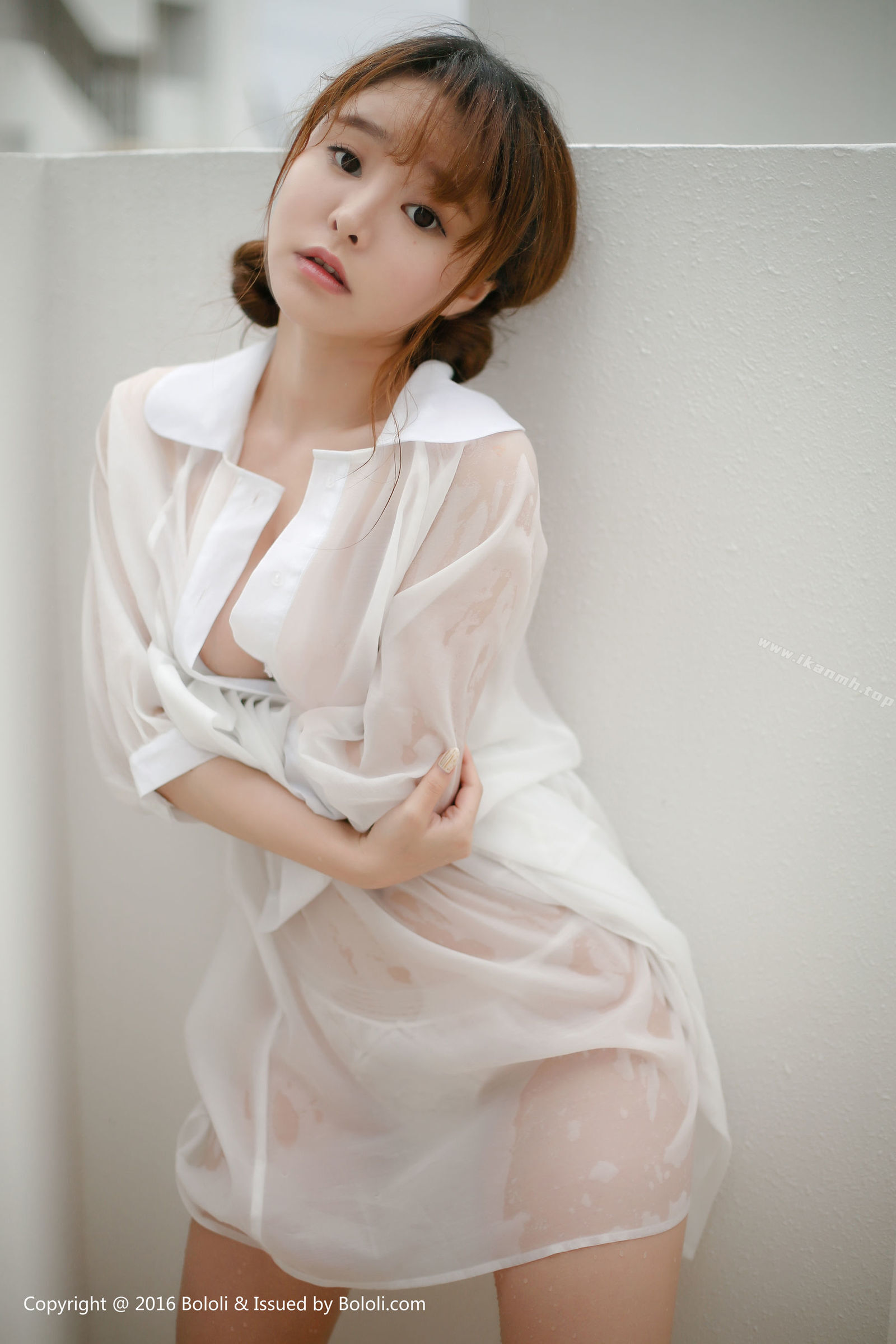 《性感写真（真人集）》漫画 巨乳蜜桃比基尼，丁字裤的诱惑，寒赐浴华清池，温泉水滑洗凝脂！