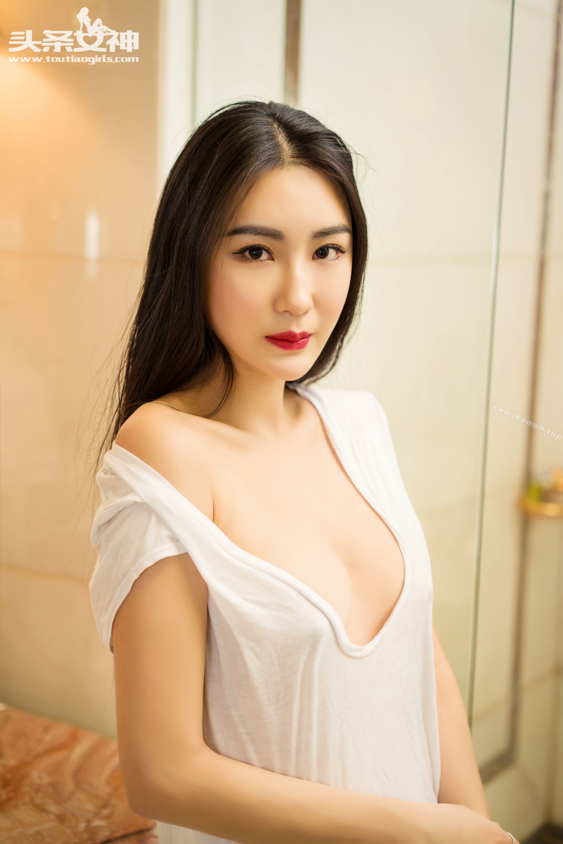 《性感写真（真人集）》漫画 瑷妮，一级棒身材正工作的女神，姿势撩人情欲乍泄，让多少男士难以抗拒的私房诱惑