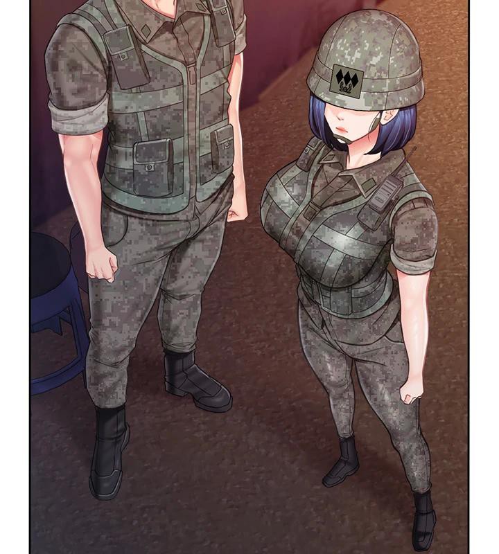 《報告女班長:一根突起》漫画 第29話-訓練中發情的女兵們