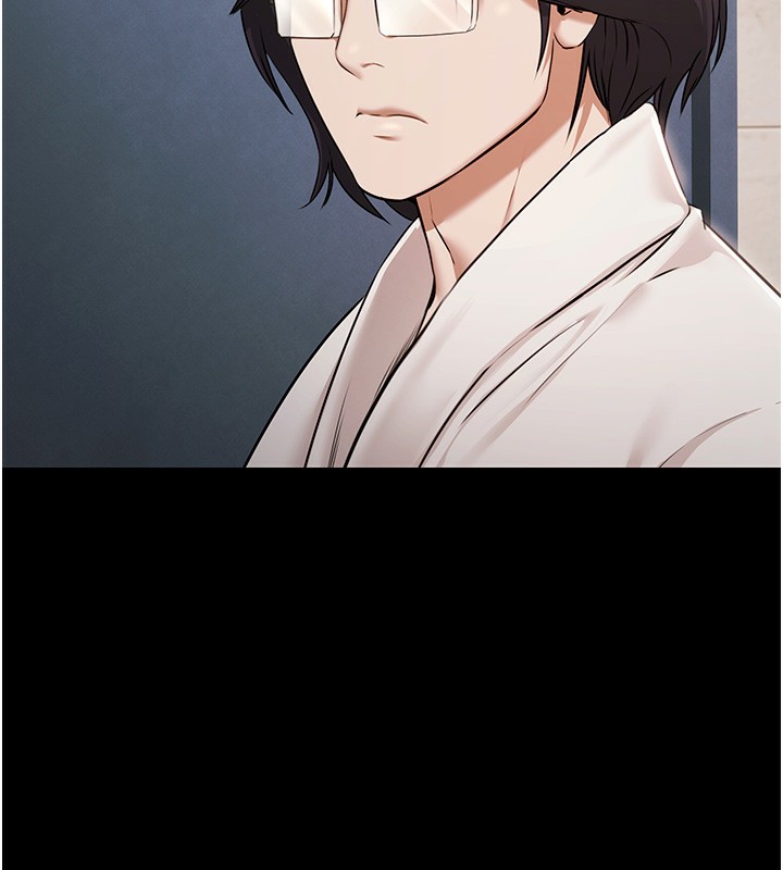 《極樂泳池趴》漫画 第4話-享用嫩妹的濕黏小穴