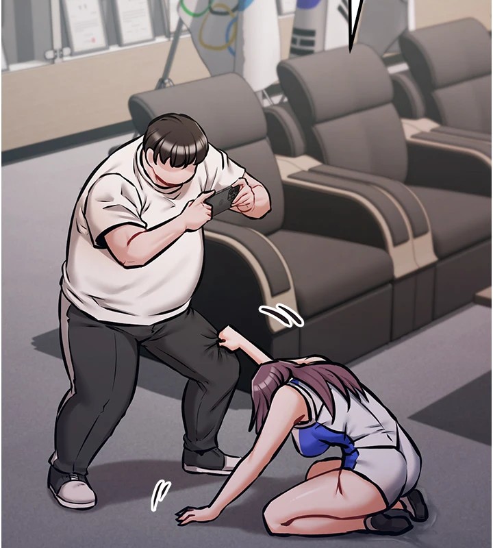 《選手村:母豬調教》漫画 第3話-把妳的小穴幹到鬆掉!