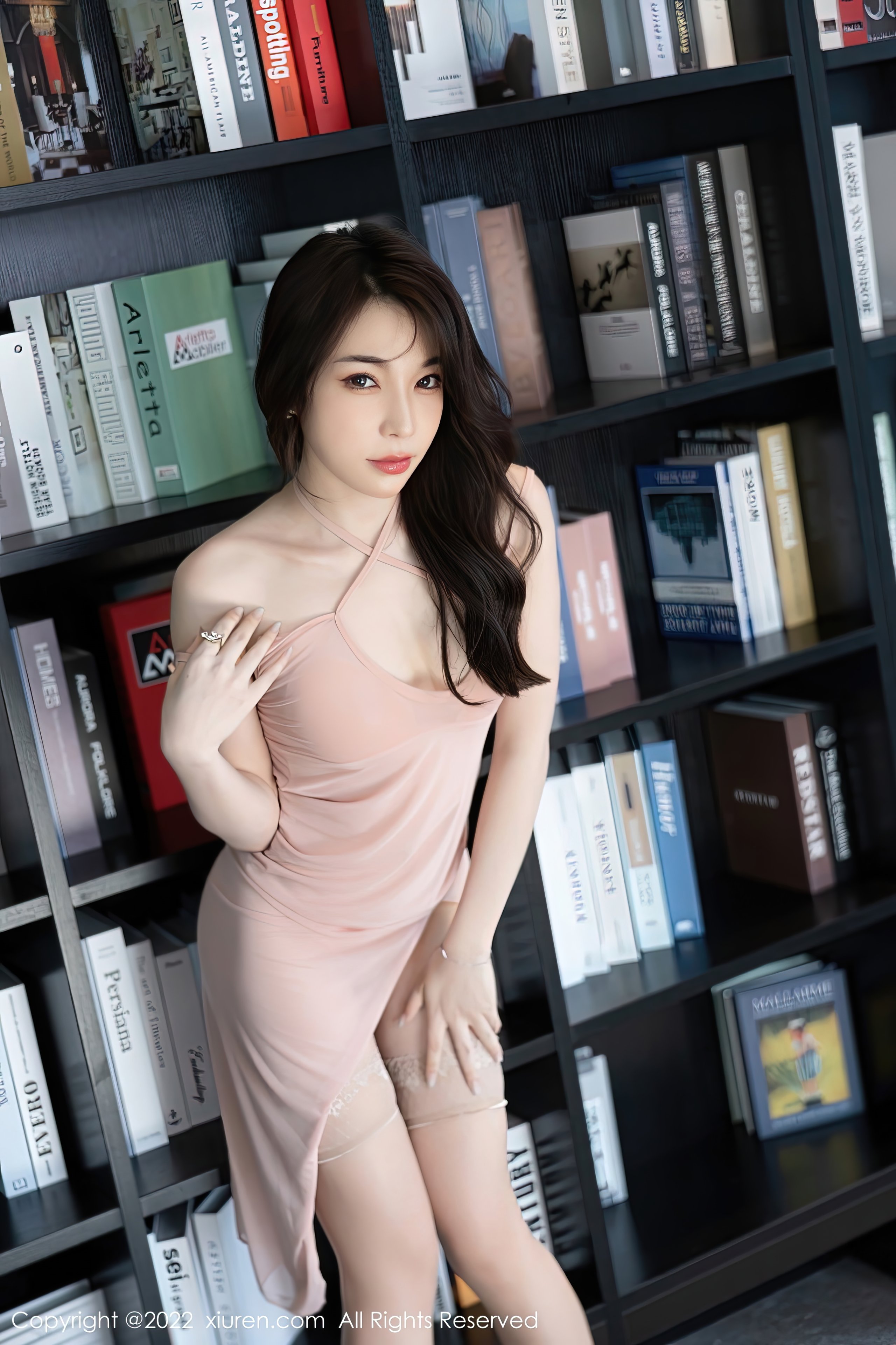《徐莉芝BootyXIUREN秀人网2022》漫画 第5章
